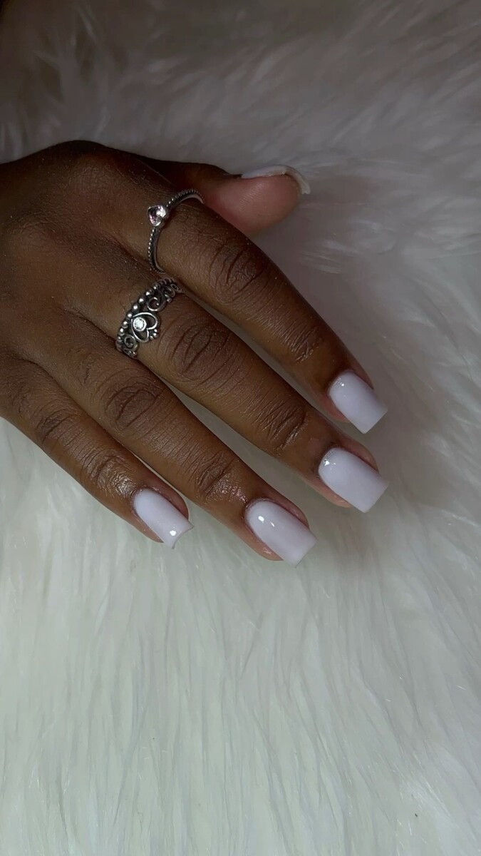 Ongles laiteux style glass skin