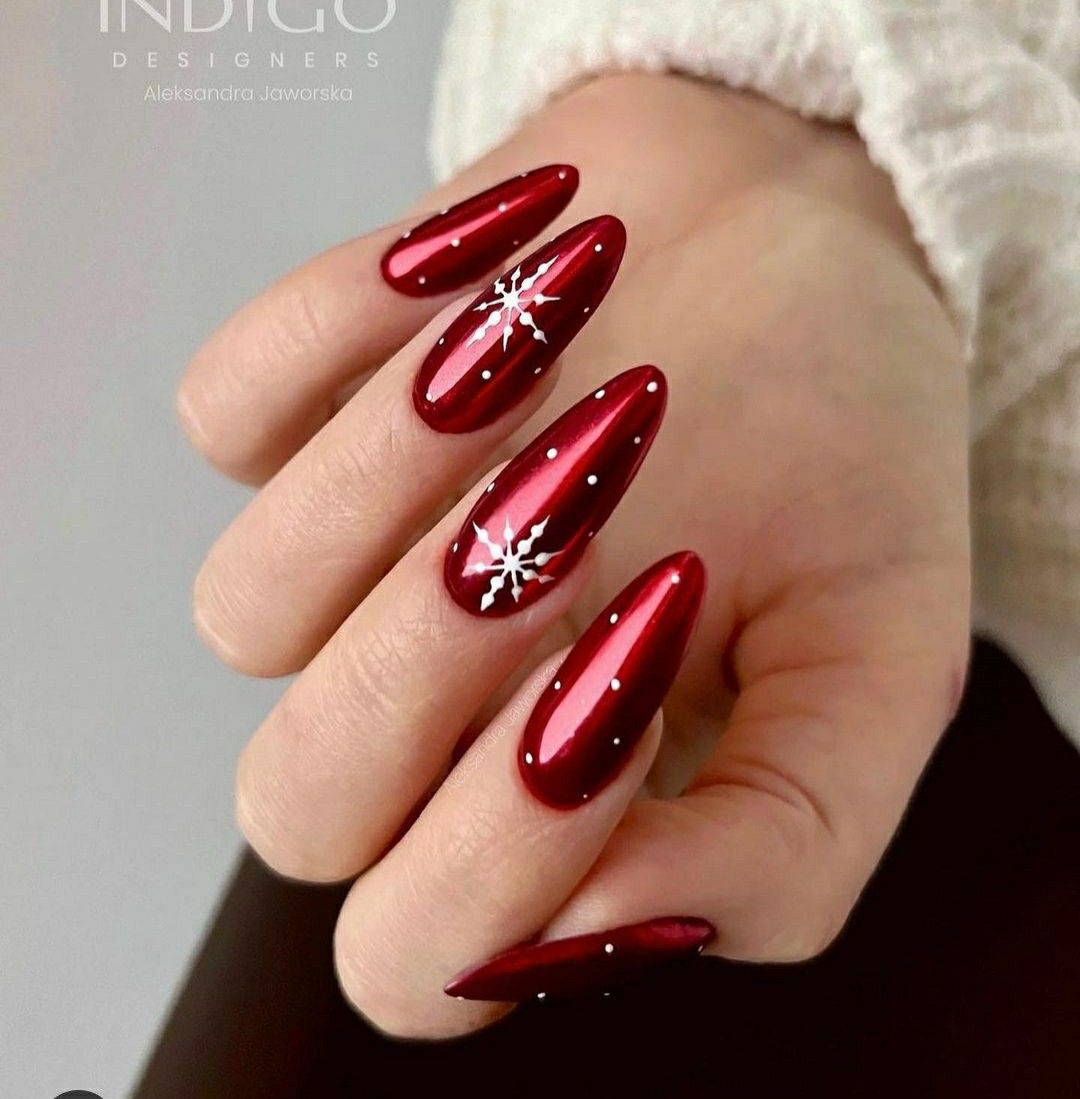 Nail art Noël rouge or
