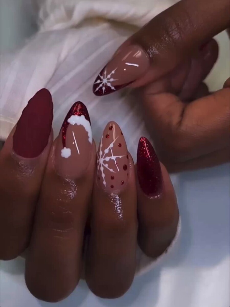 Nail art Noël rouge or