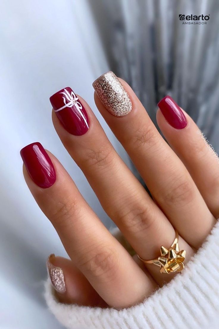 Nail art Noël rouge or