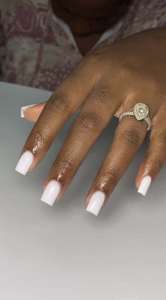 blanc laiteux ongles