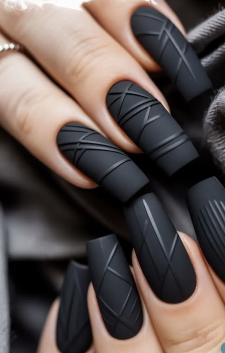 Ongles gel noir mat