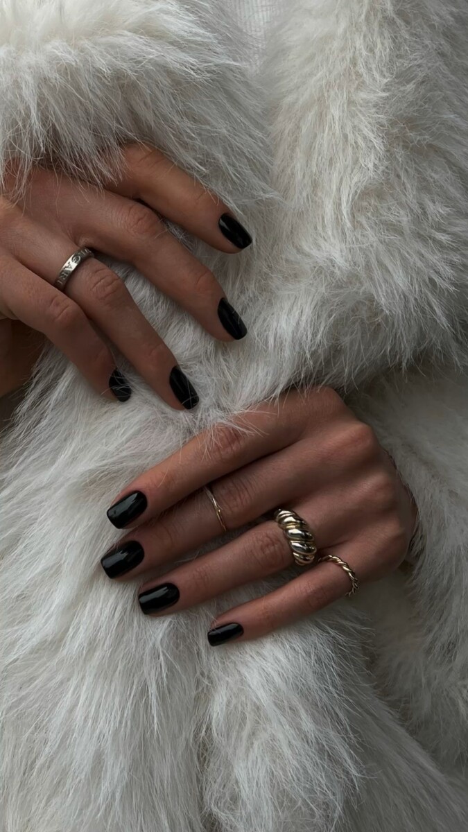 ongle en gel noir mat