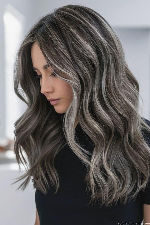 Balayage gris sur brune