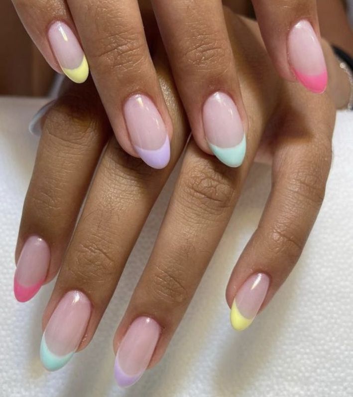 French manucure arc-en-ciel