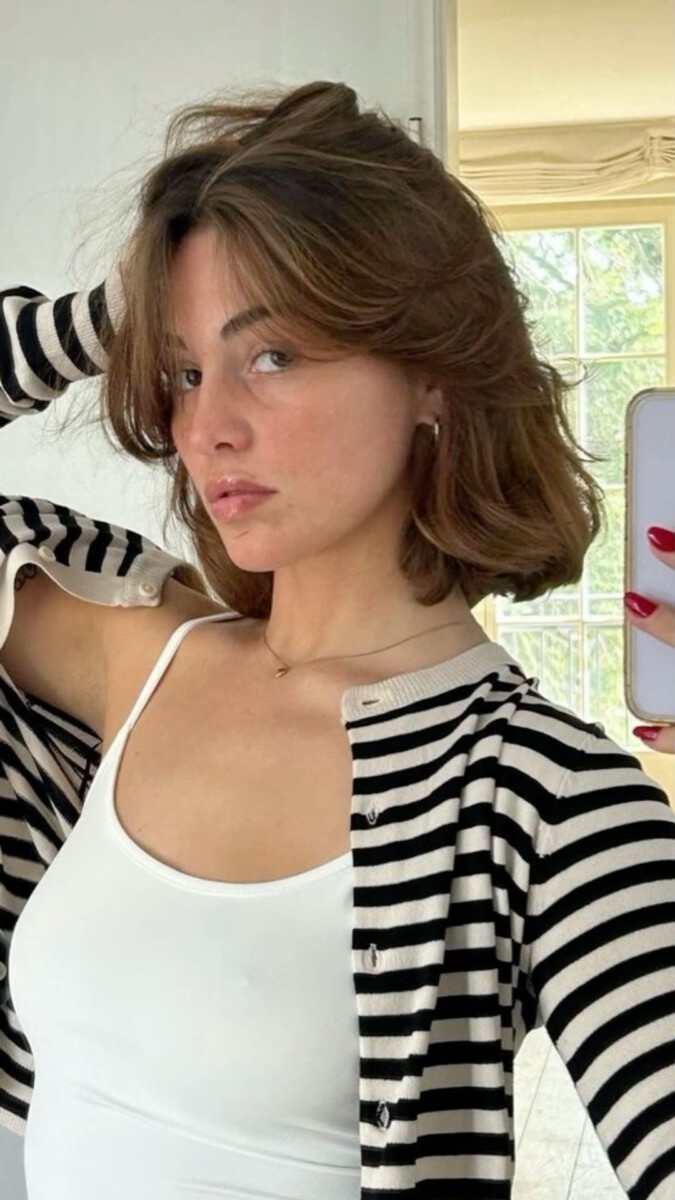 cheveux courts frange rideau