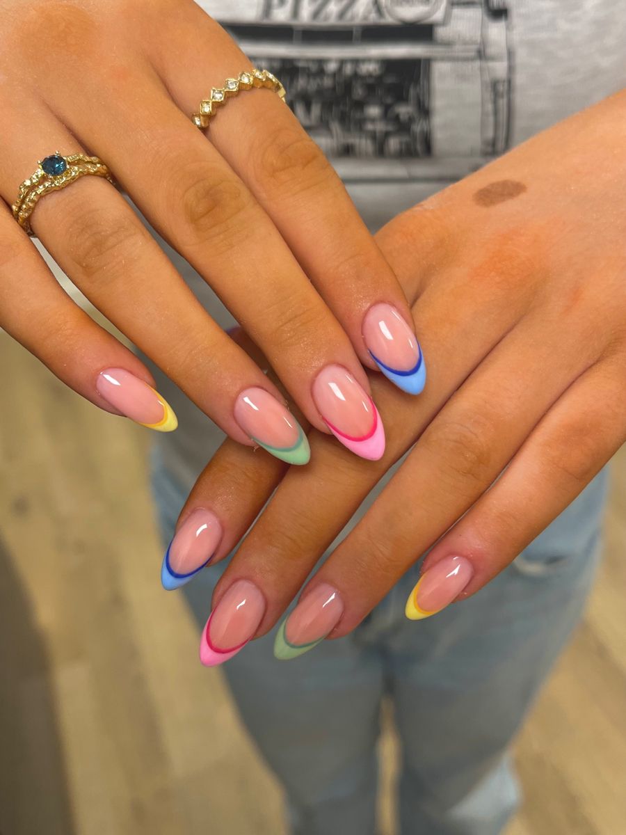 French manucure arc-en-ciel