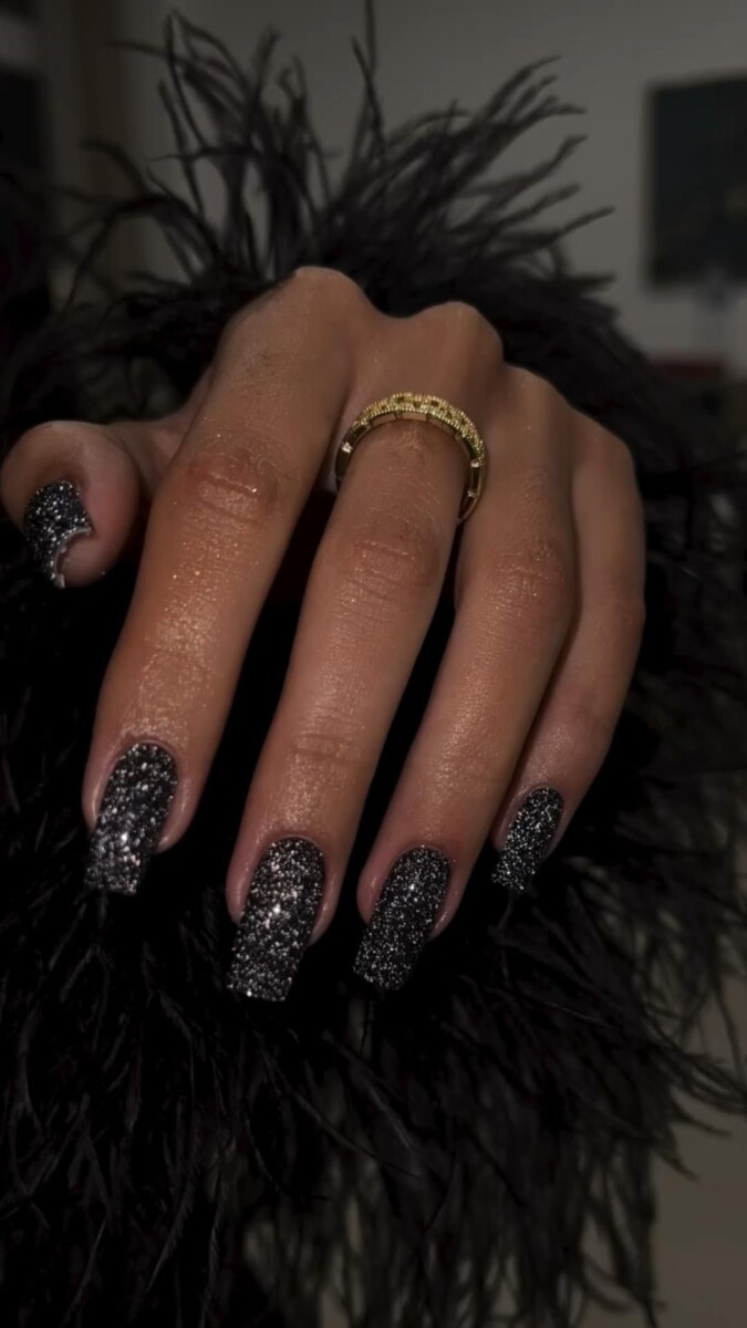Ongles gel noir velours