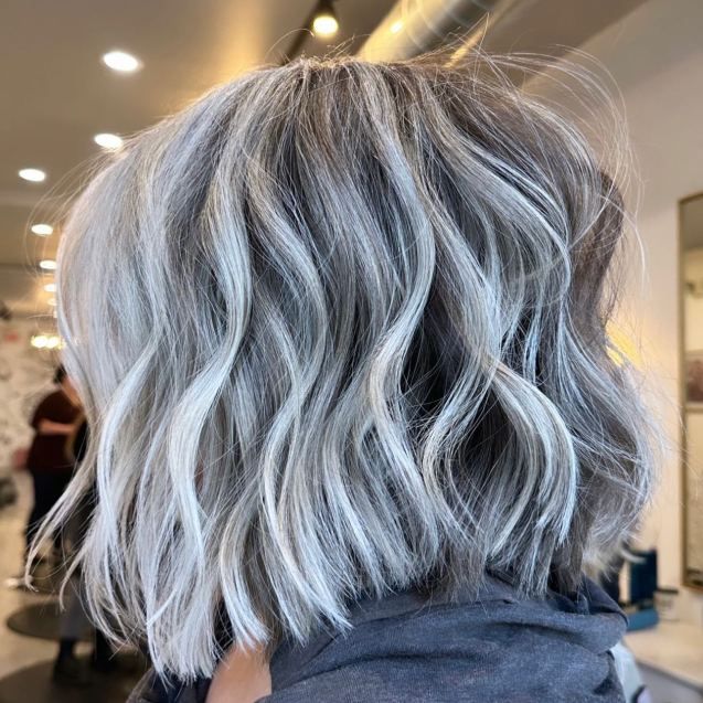 Balayage cheveux gris naturel