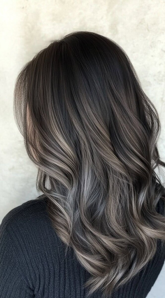 Balayage gris sur brune