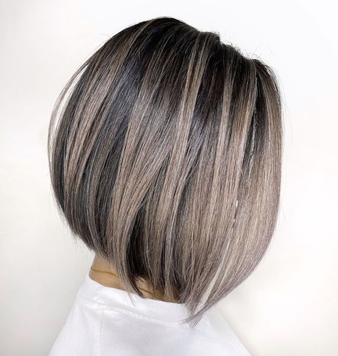 balayage gris sur brune cheveux court