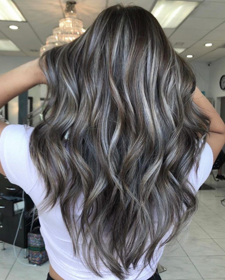 Balayage gris sur brune