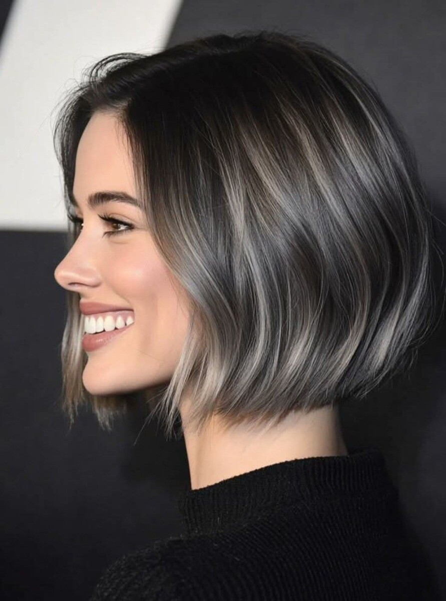 balayage gris sur brune cheveux court