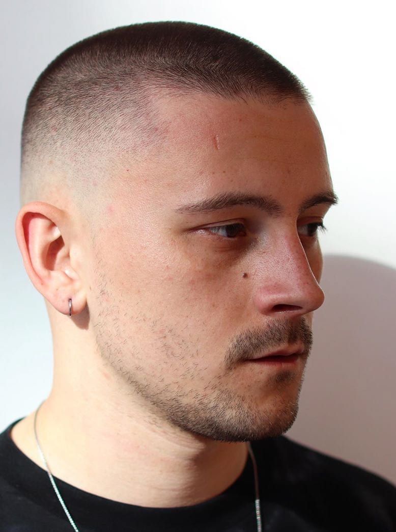 Buzz cut homme minimaliste