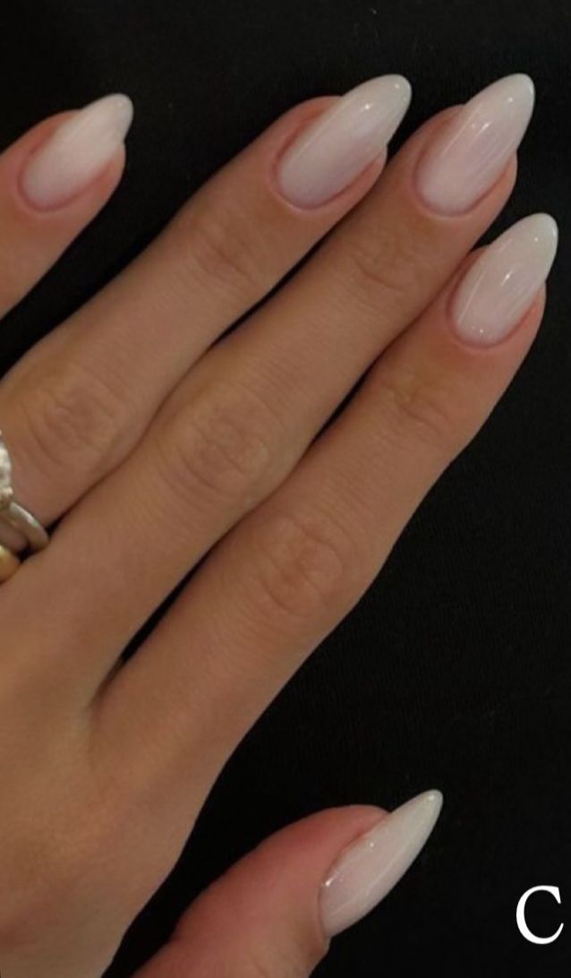 ongles blanc laiteux