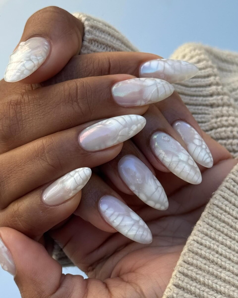 Ongles blanc laiteux nacré