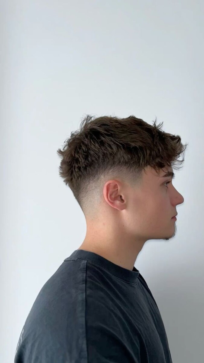 Low taper cheveux courts