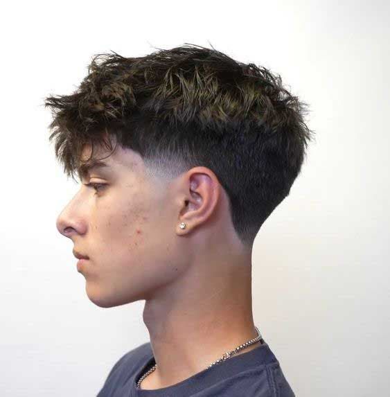 Le look urbain : l’association coupe casquette plus taper