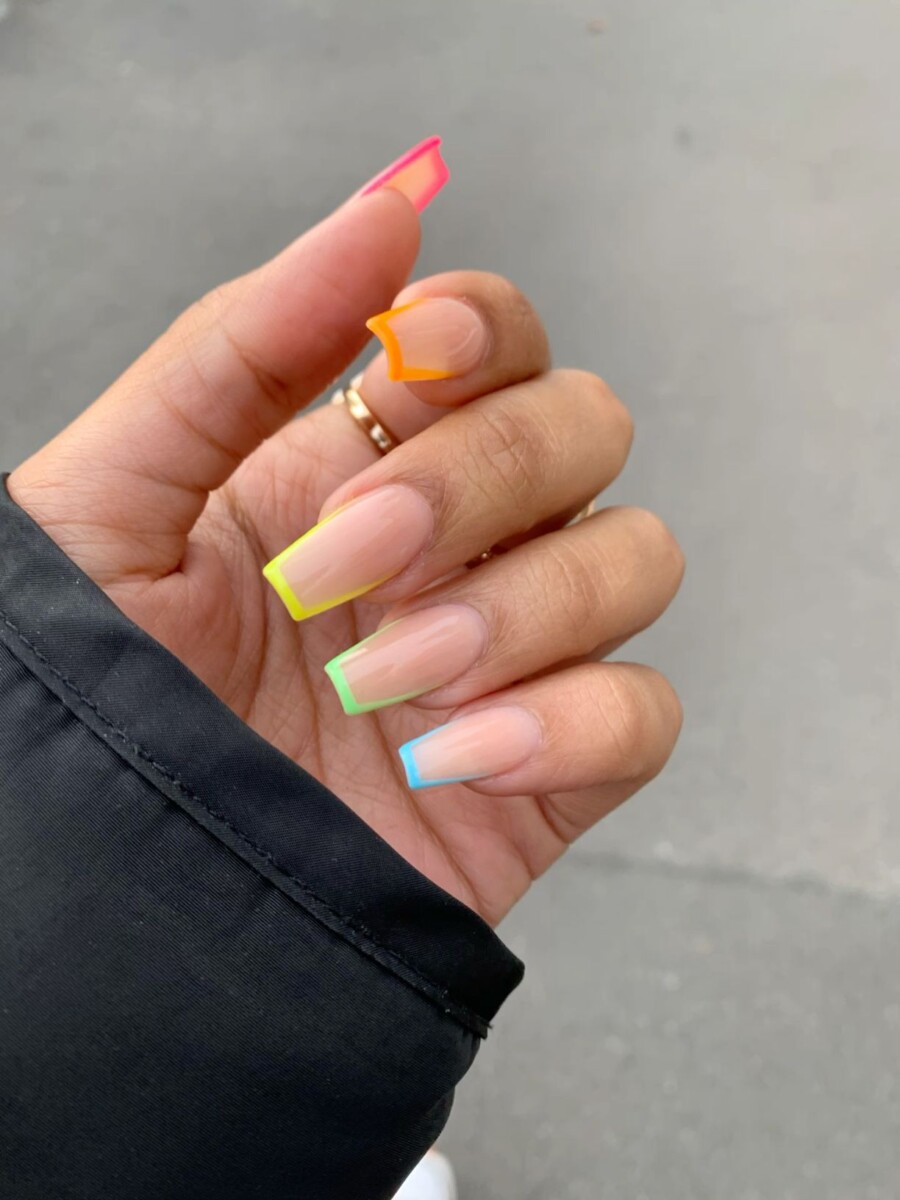 French manucure arc-en-ciel