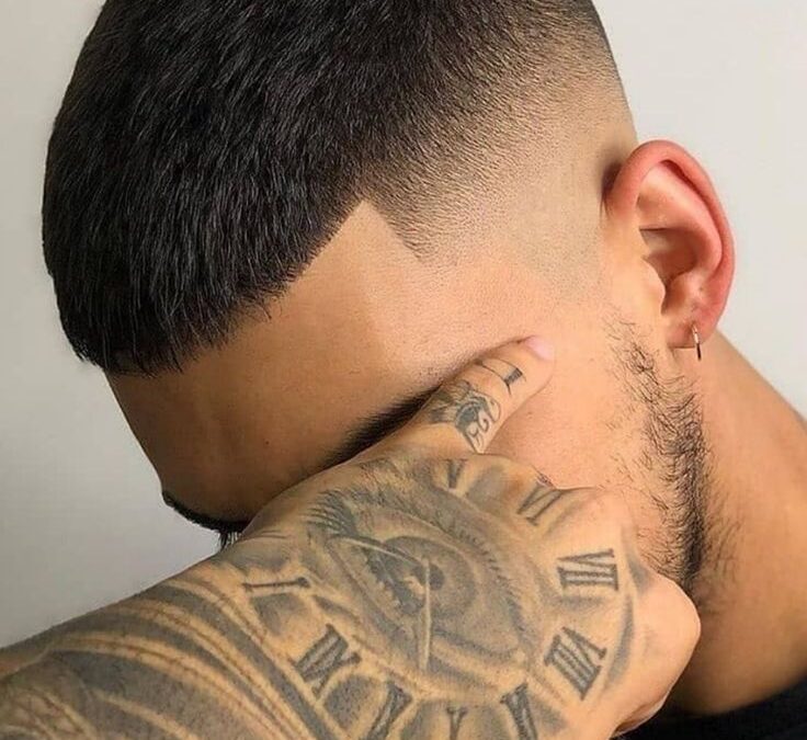 Pureté et minimalisme : l’audace du buzzcut homme