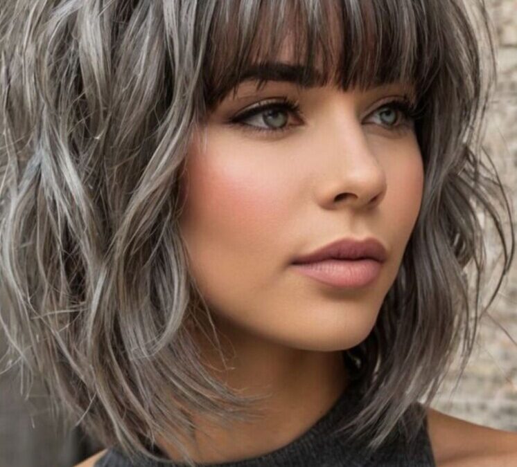 L’éclat du poivre et sel : réussir son balayage gris sur brune
