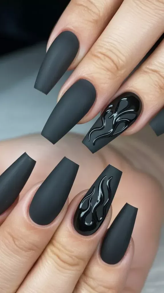 ongles en gel noir mat