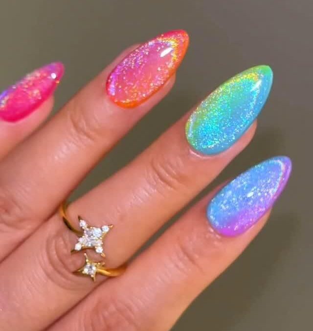 Peps et vitamines : une touche d’ongle fluo ete pour les vacances