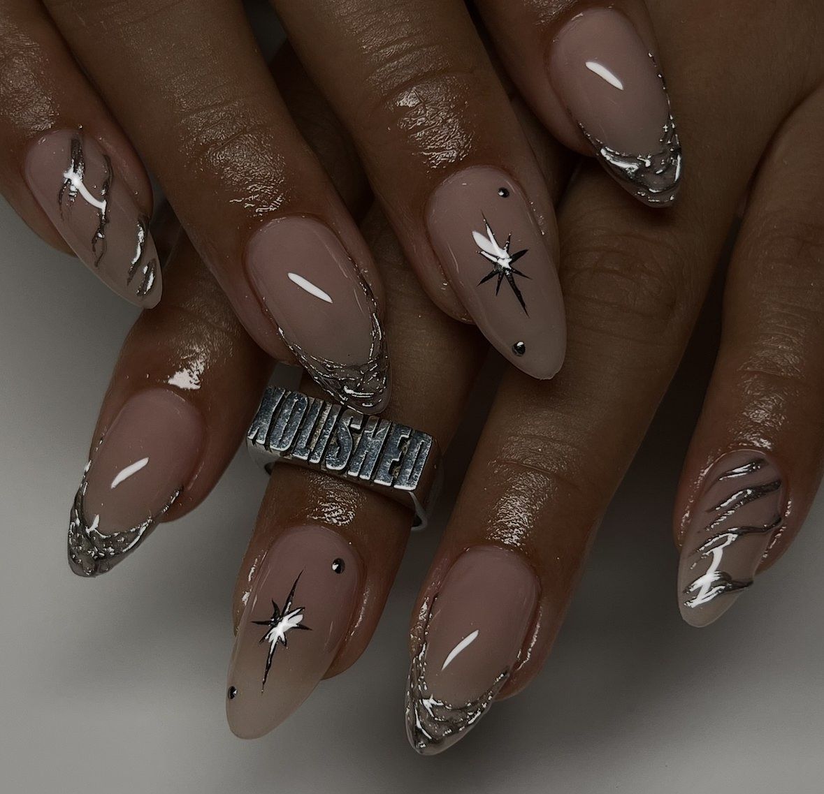 Ongles mariage élégants
