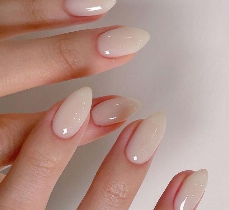 Pureté absolue : l’élégance des ongles blanc laiteux