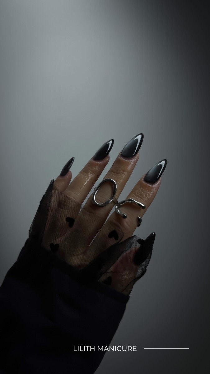 ongle en gel noir mat