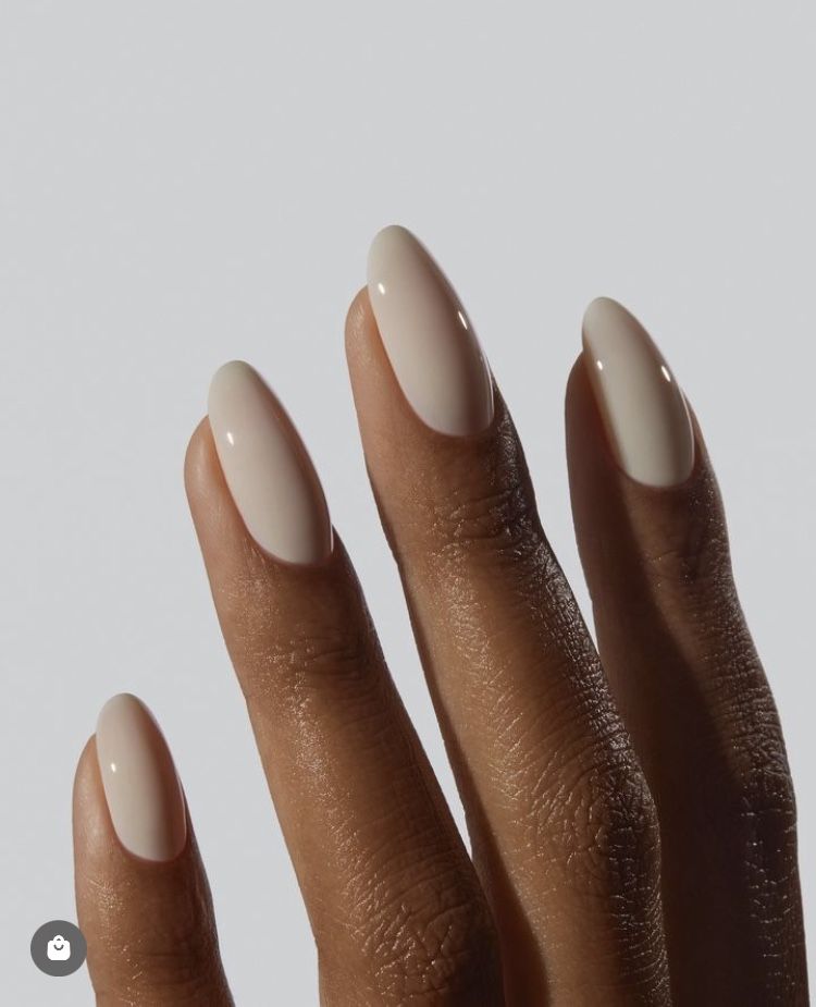 ongles blanc laiteux