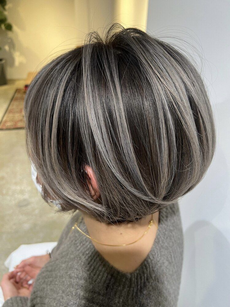 Balayage gris brune court