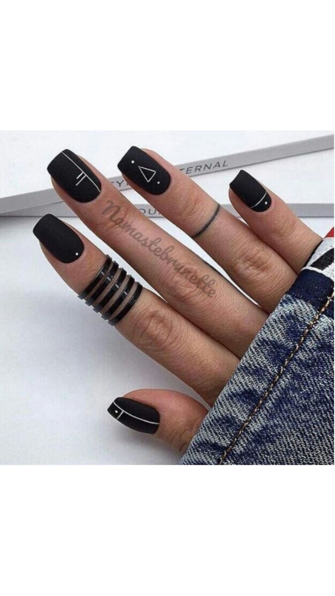 Ongles gel noir velours