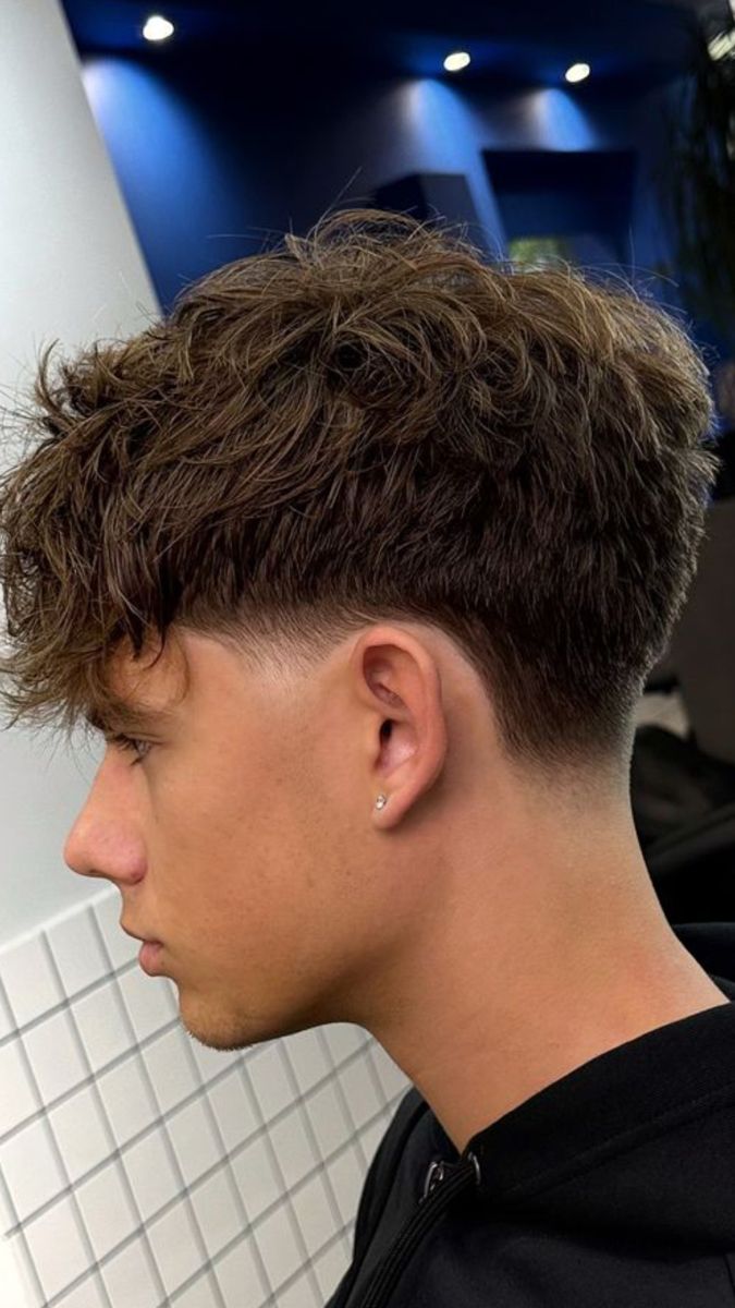 Low taper cheveux courts