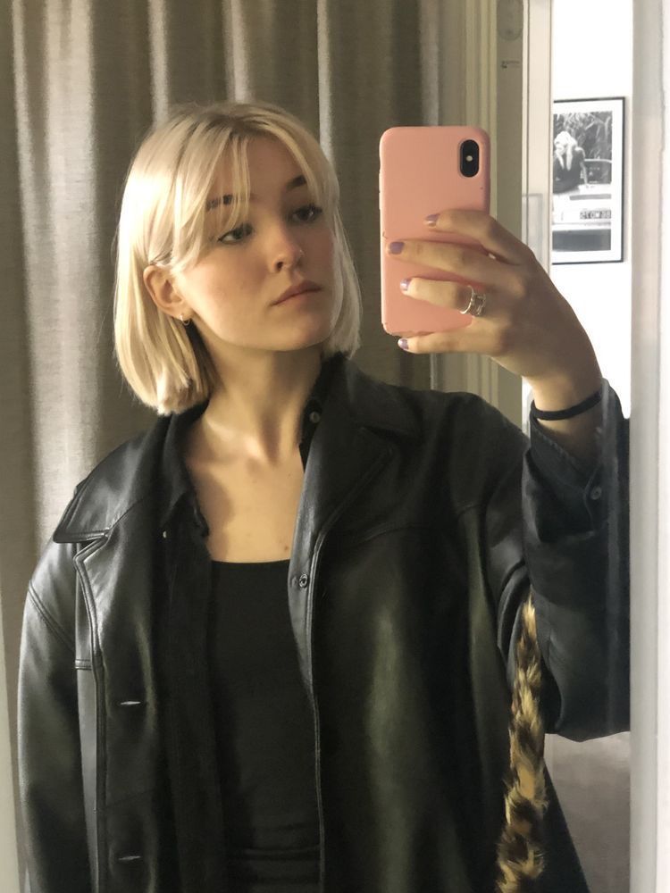 Cheveux courts frange rideau