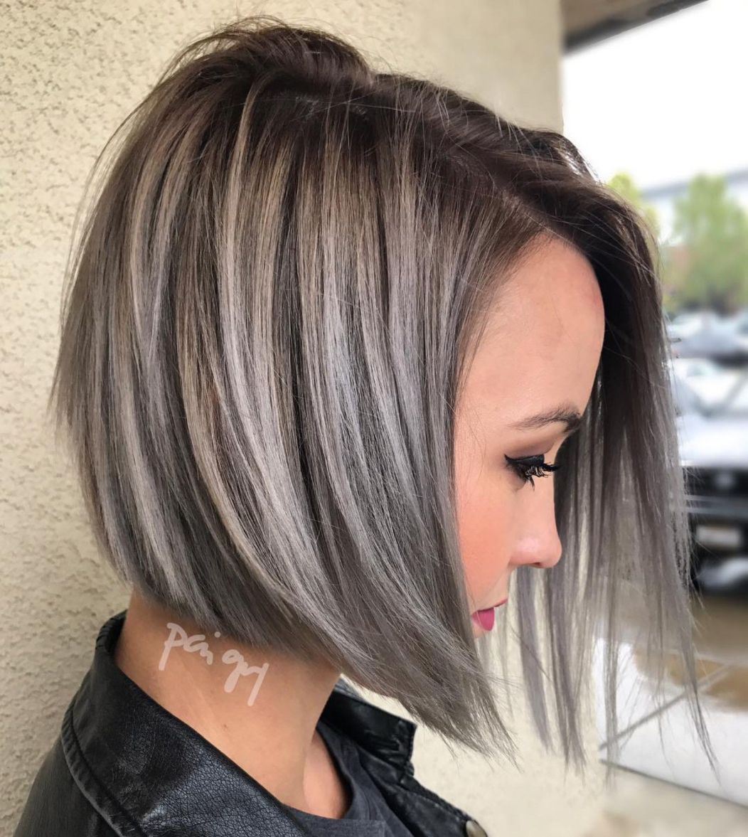 balayage gris sur brune cheveux court