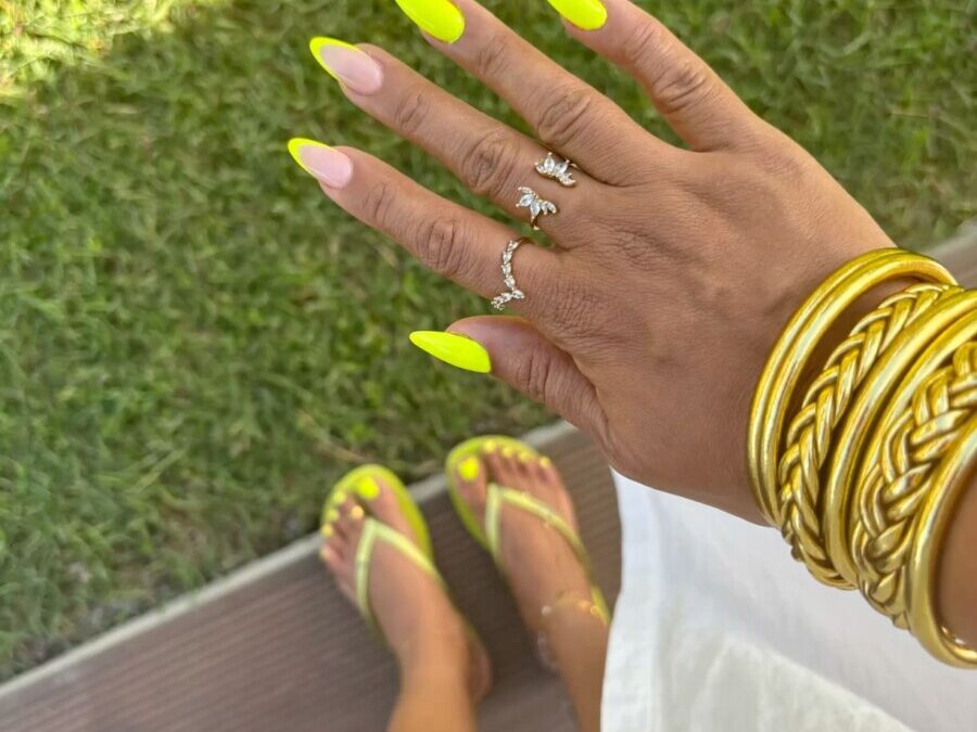 Éclats de soleil : oser l’ongle fluo été pour illuminer ses mains