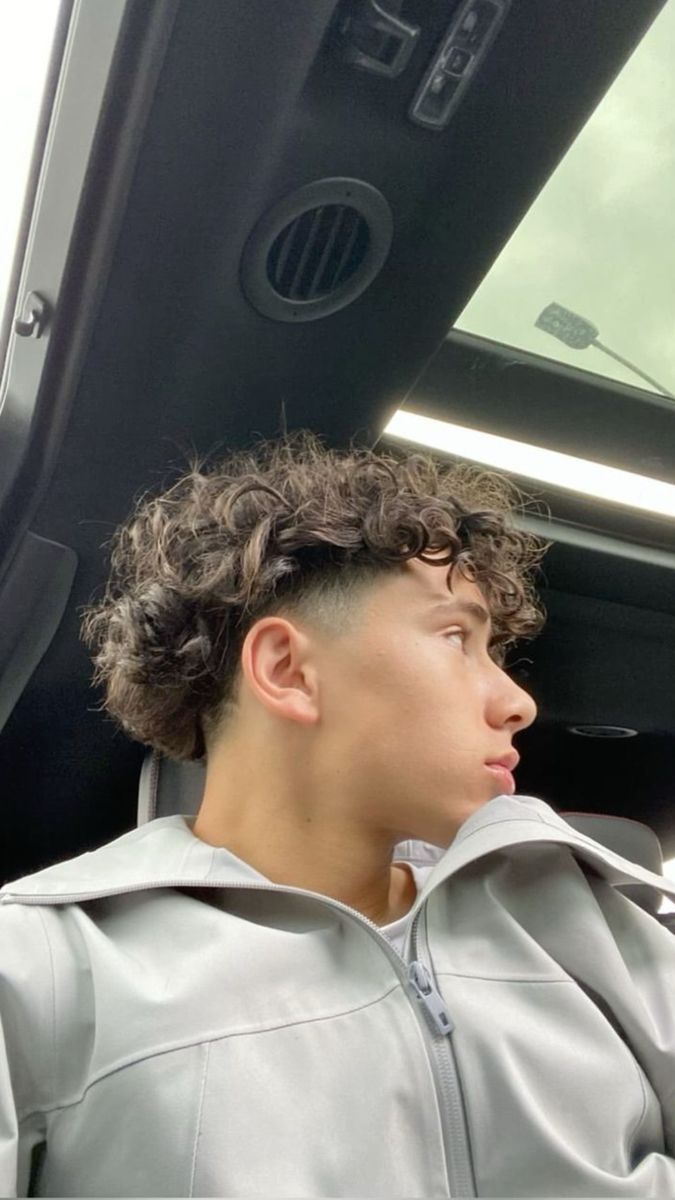 Coiffure dégradé espagnol homme