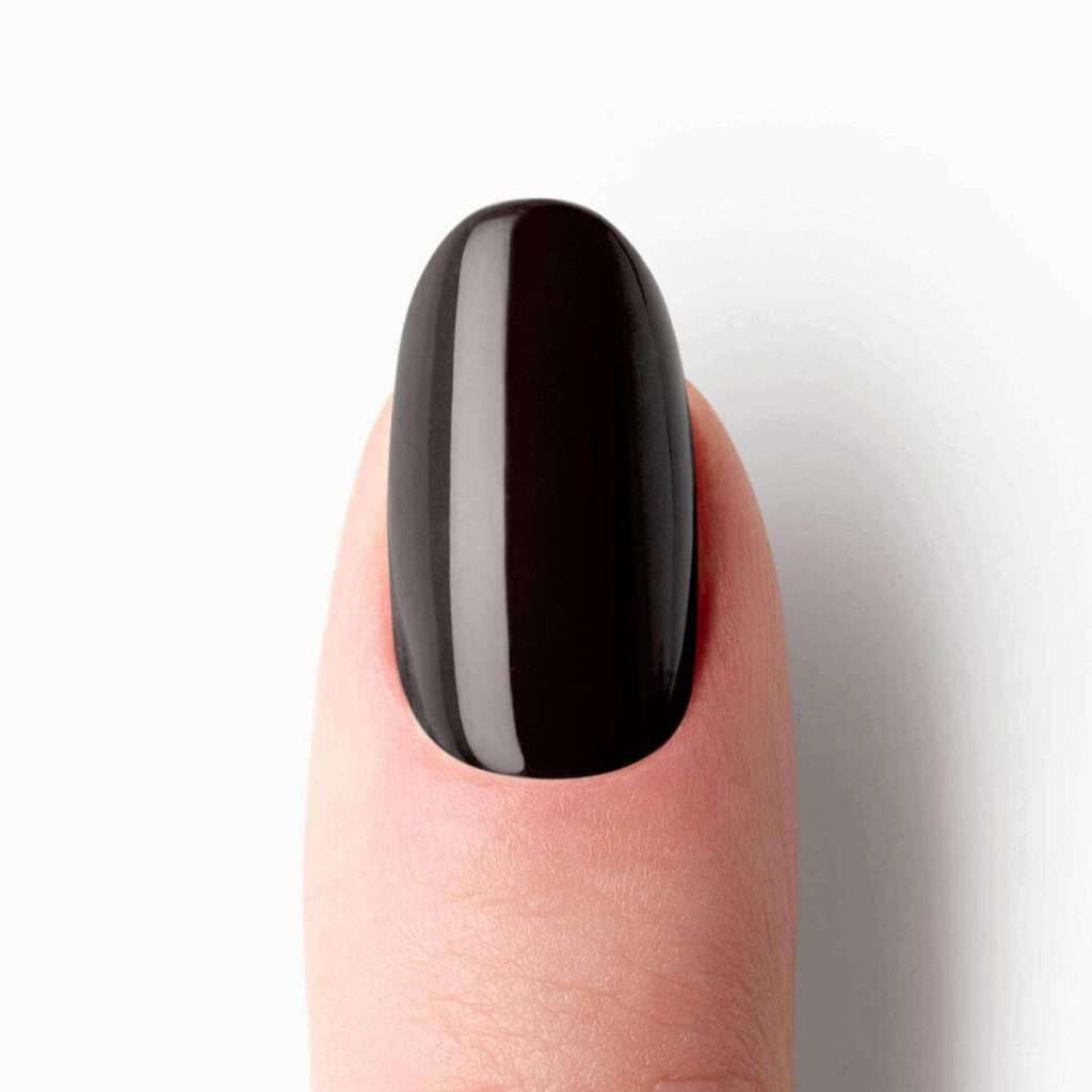 ongle en gel noir mat